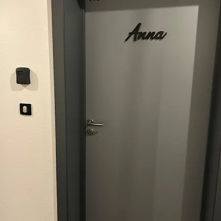 Anna *